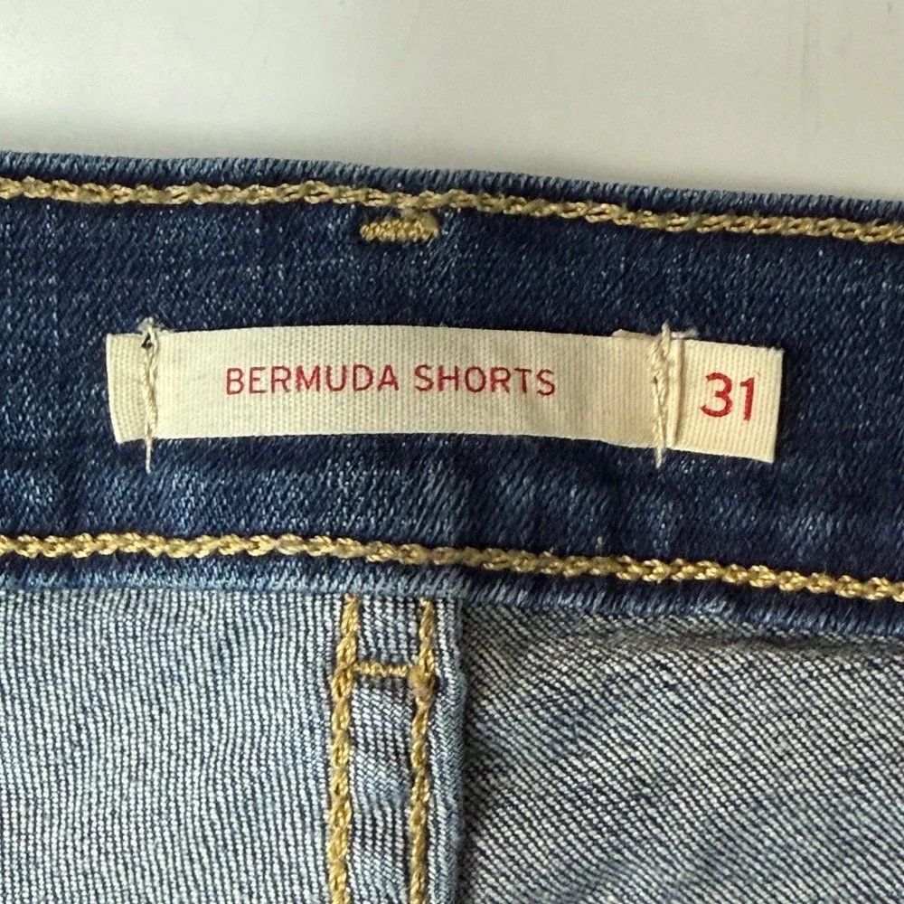 Levis Bermuda Shorts Womens 31 Blue‎ Dark Wash Stretch Denim Mid Rise 34x11.5